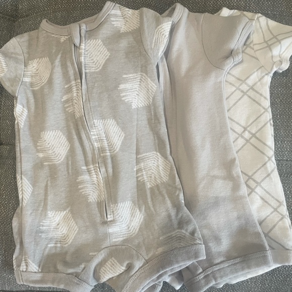 30+piece 0-3 Month Clothes Bundle - Picture 1 of 12
